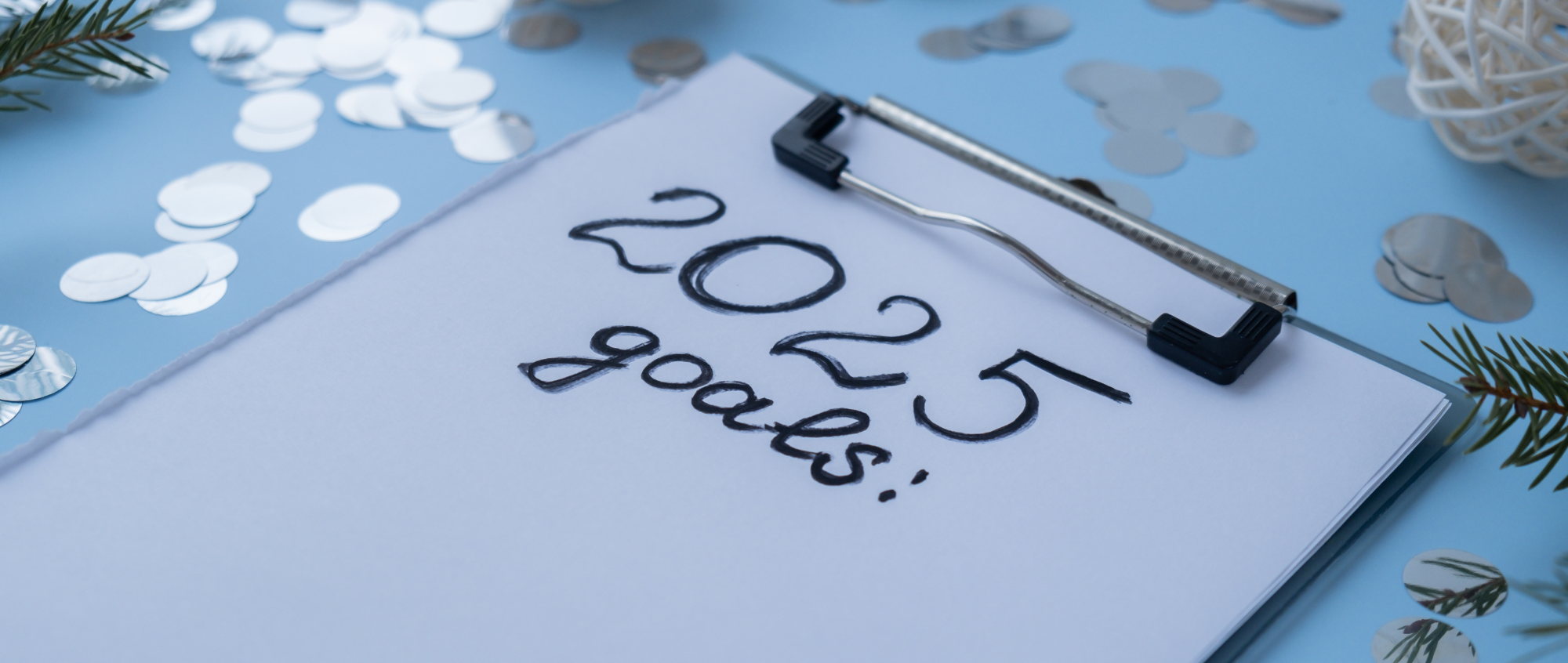 Clipboard with 2025 goals copy